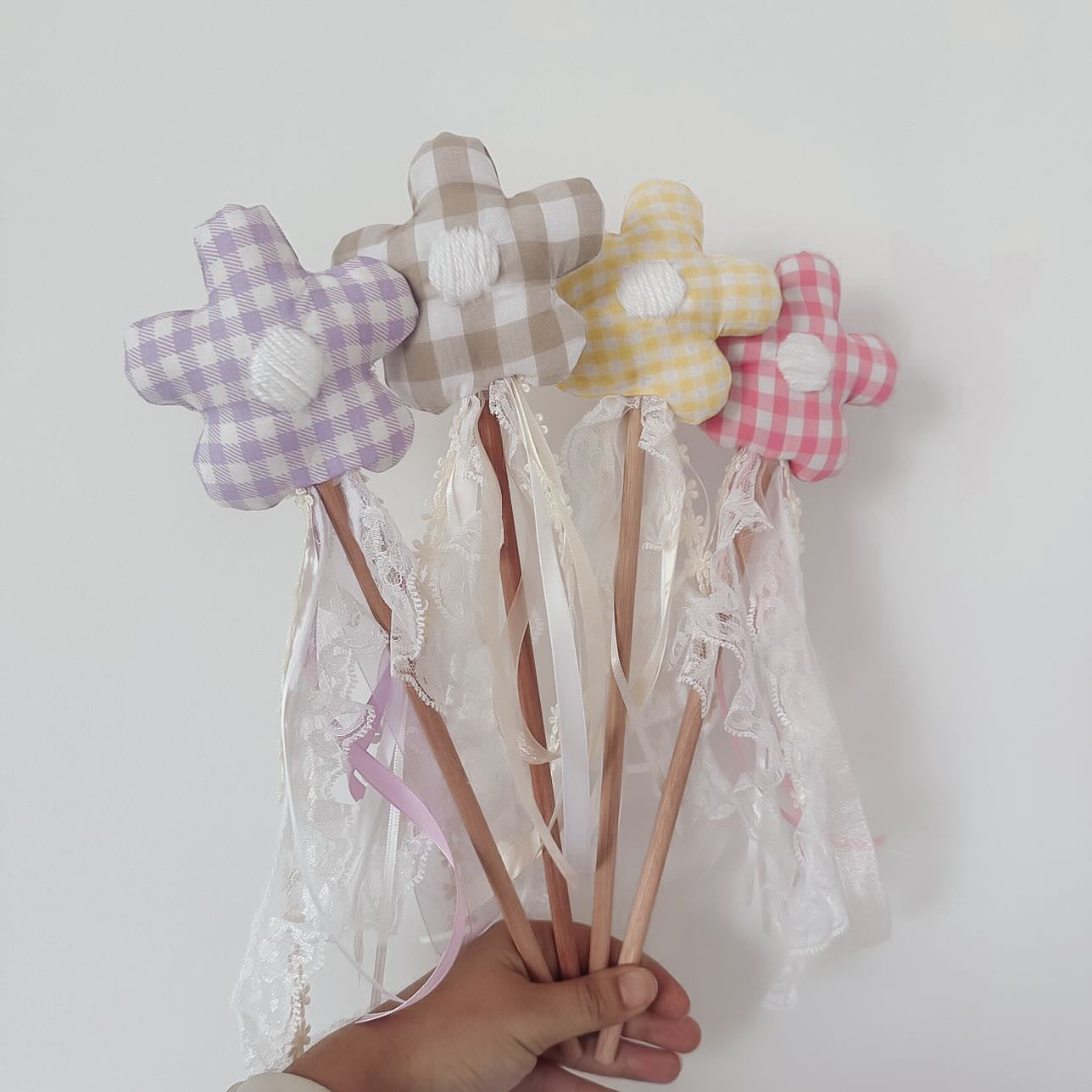 Gingham Daisy Wand